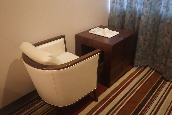 Room 27 of 123