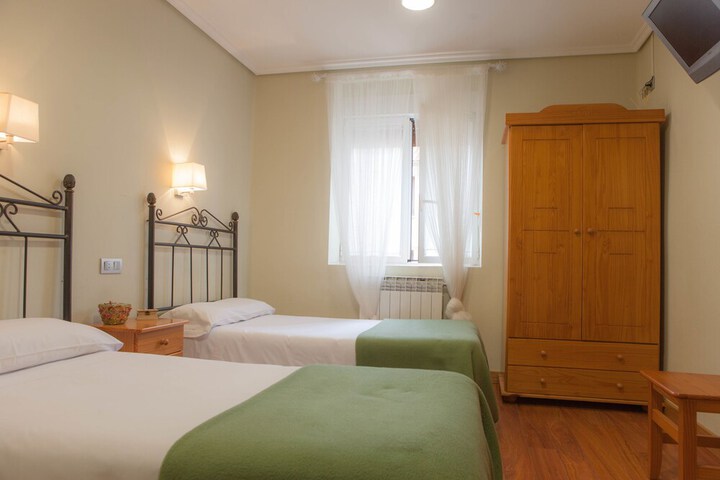 Room 27 of 85