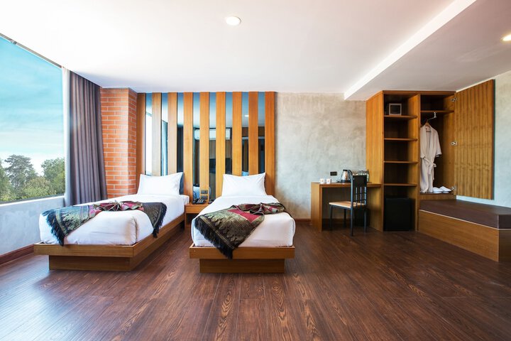 Room 20 of 33