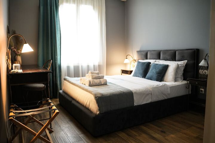 Room 8 of 18