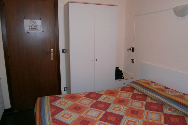 Room 4 of 46
