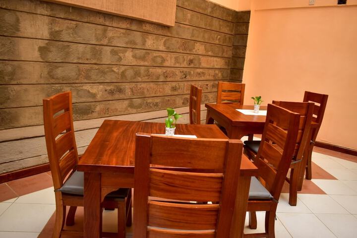 Dining 19 of 24