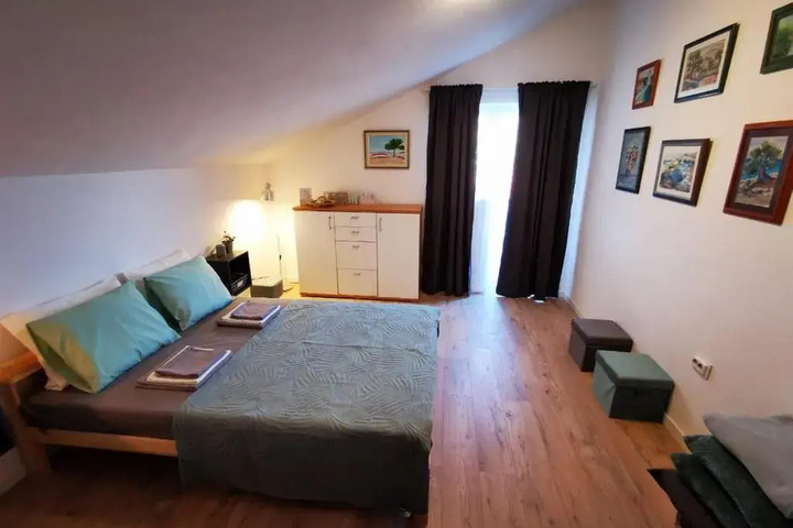 Room 3 of 9