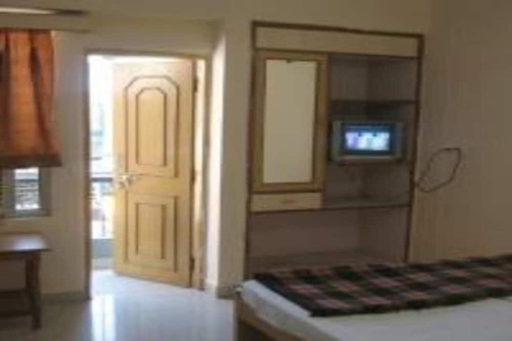 Room 13 of 44