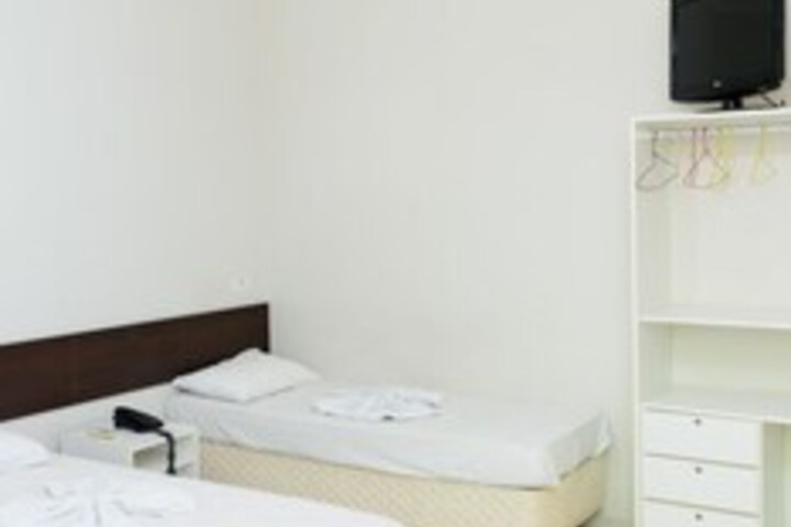 Room 14 of 37