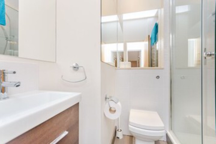 Room 3 of 21