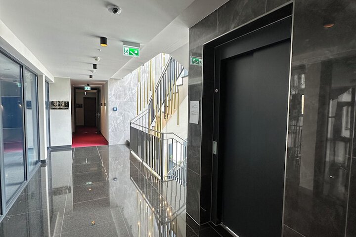 Ballroom/Hall 74 of 100