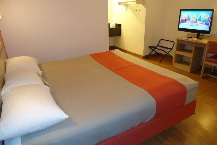 Room 17 of 37