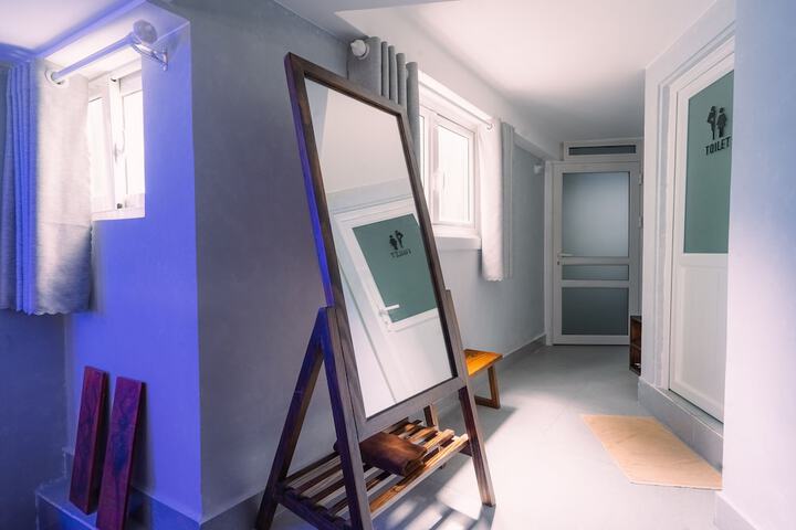 Room 25 of 29