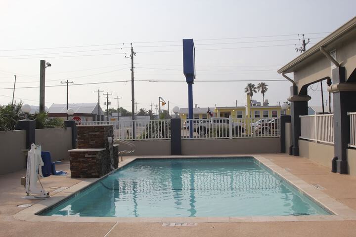 Pool 44 of 51