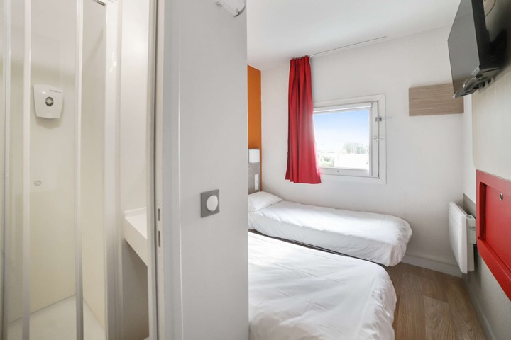 Room 19 of 114