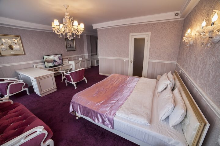 Room 12 of 23
