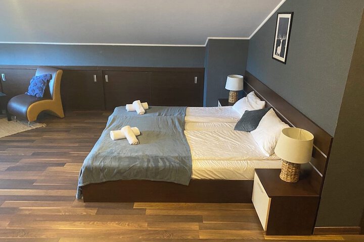 Room 9 of 43