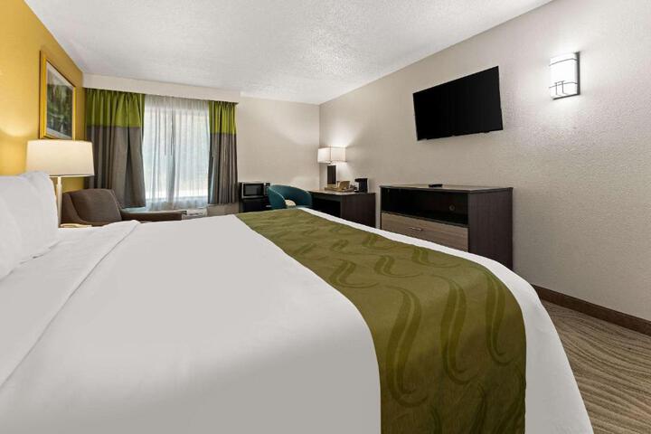 1 King Bed (1 of 12)
