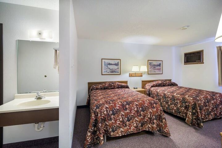 Room 12 of 25