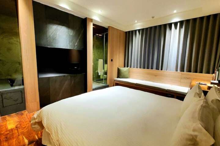 Room 15 of 47