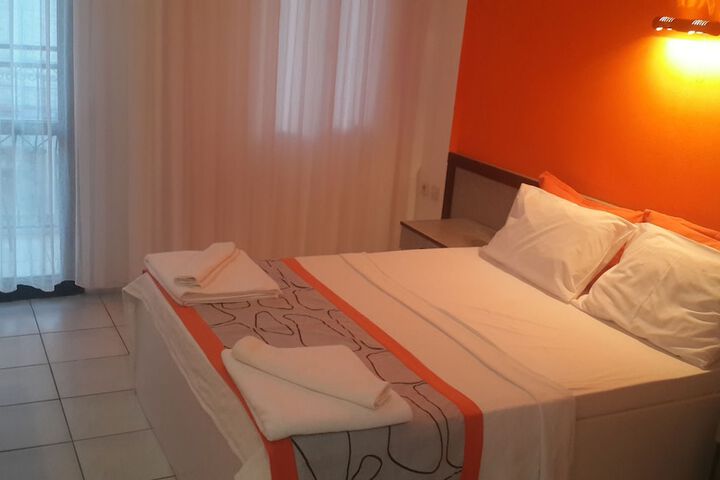 Room 6 of 27