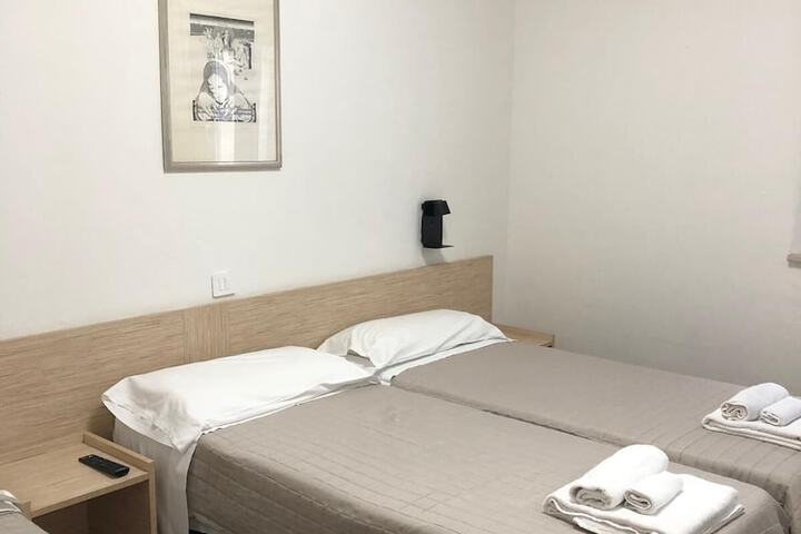 Room 4 of 19
