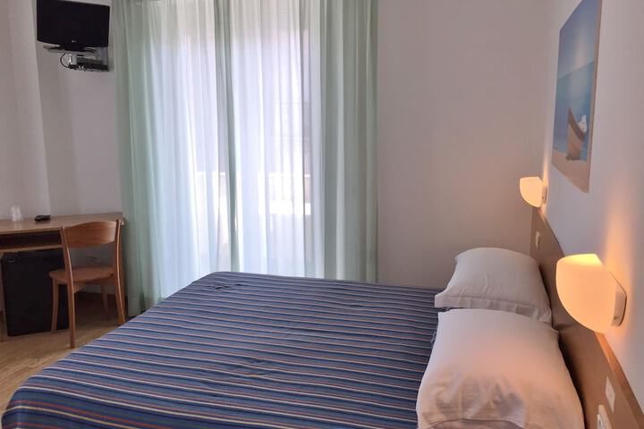 Room 12 of 33