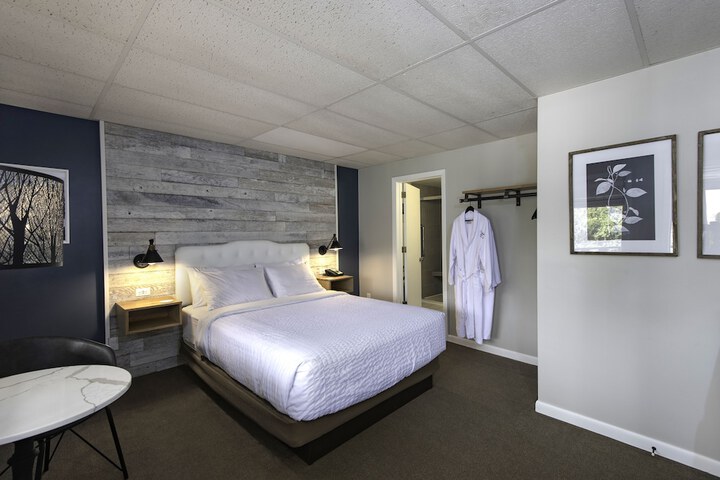 Room 6 of 69