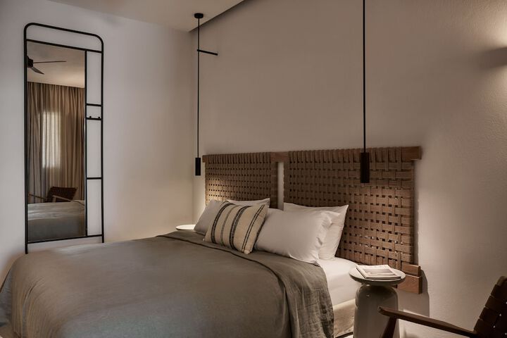 Room 13 of 64