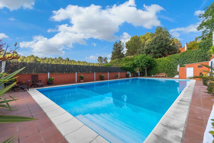 Pool 33 of 98