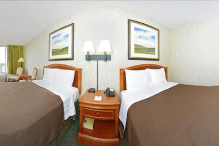 1 King Bed (2 of 5)