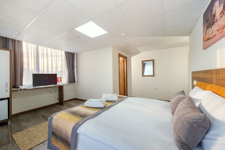 Room 16 of 64