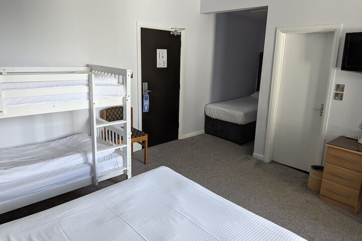 Room 43 of 118