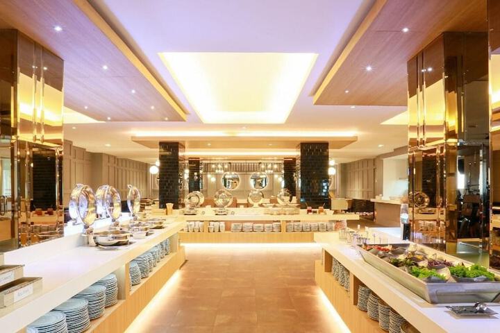 Dining 56 of 64