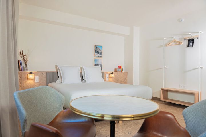 Room 40 of 77