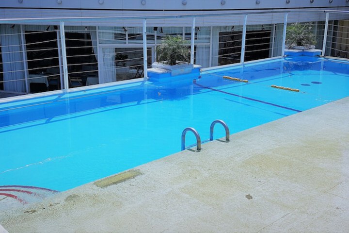 Hotel with Pool