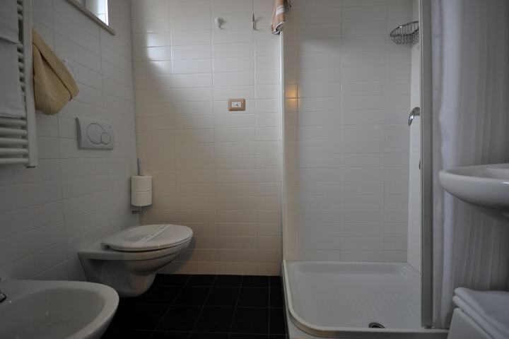 Room 102 of 151