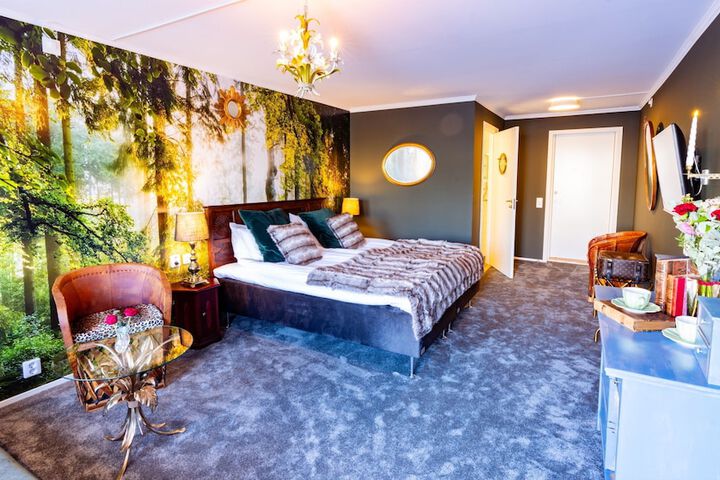 Room 8 of 40