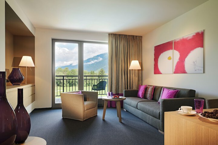 Room 26 of 100