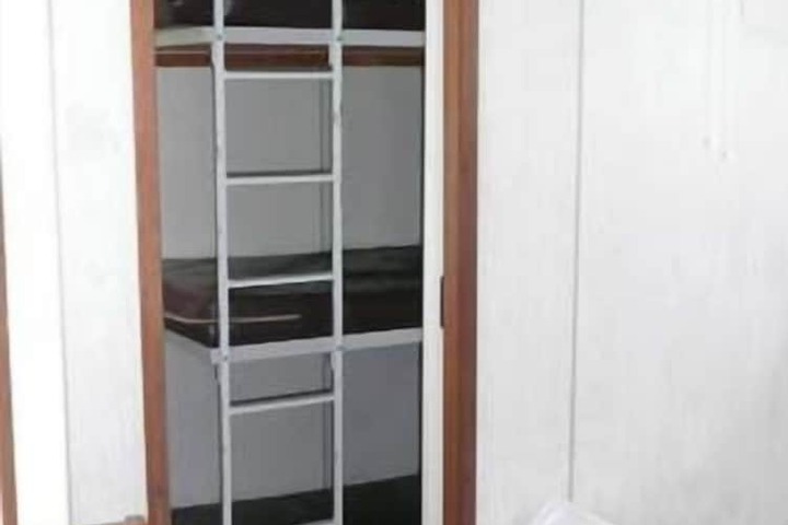 Room 13 of 28