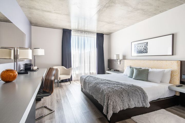 Room 10 of 34