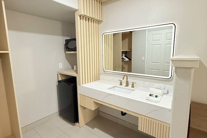 Room 15 of 54