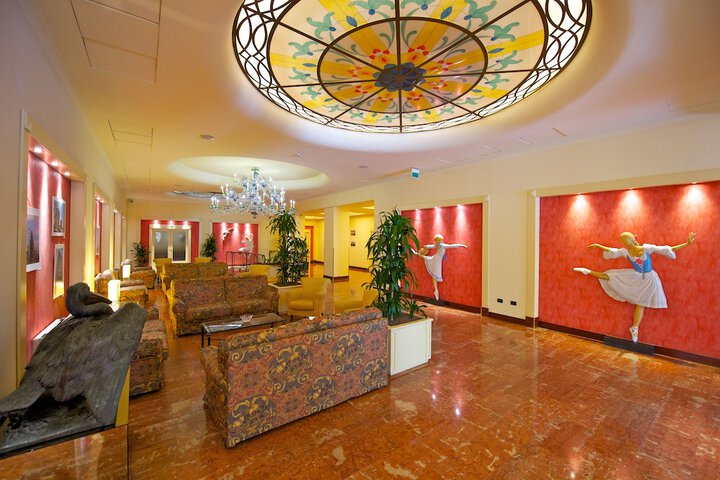 Hotel Interior 4 of 85