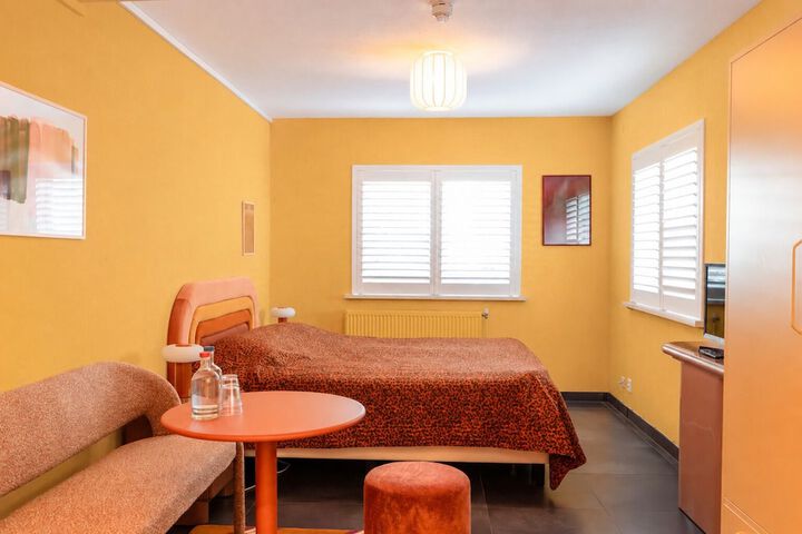 Room 6 of 66