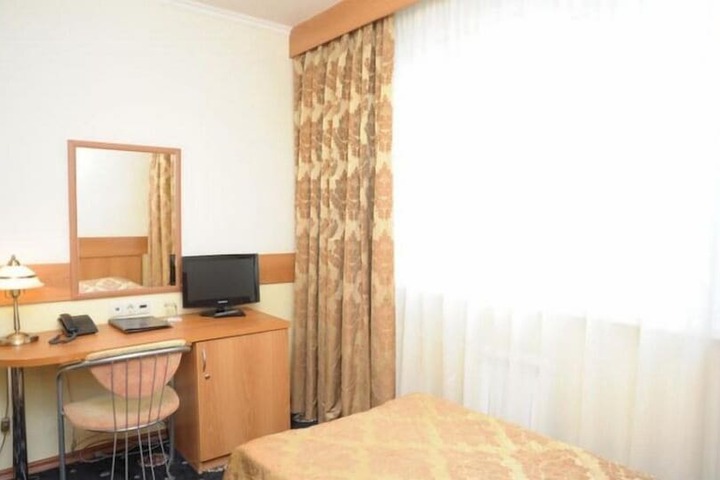 Room 27 of 72