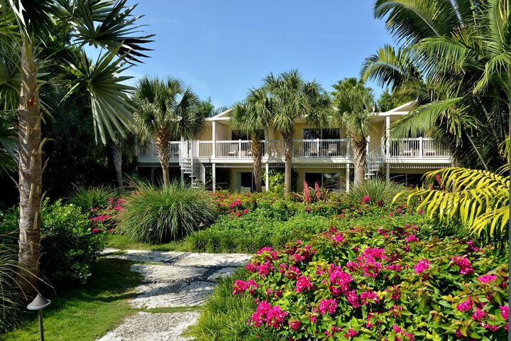 Hotel Exterior 53 of 54