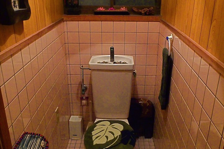 Room 13 of 33