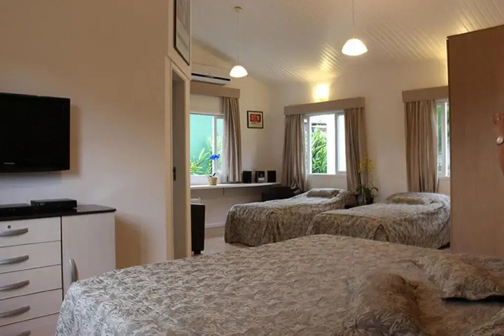 Room 4 of 15