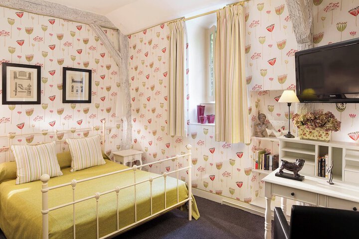 Room 8 of 61