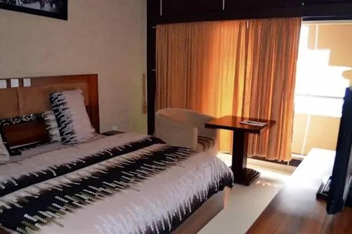 Room 13 of 25
