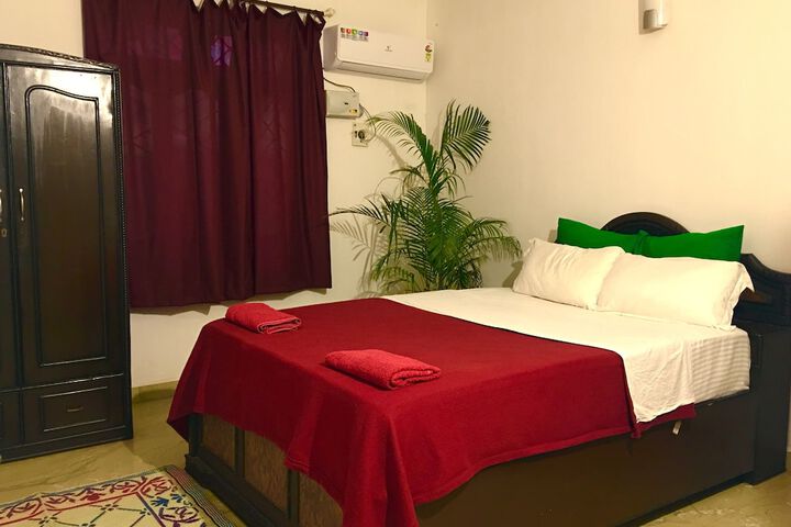 Room 5 of 17