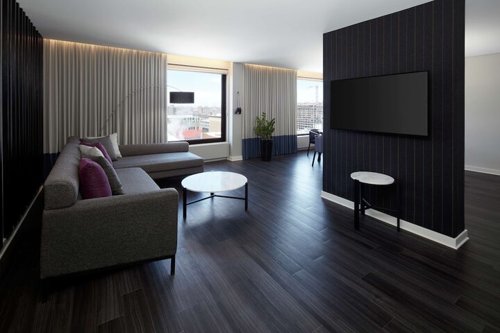 1 King Bed Suite (13 of 17)