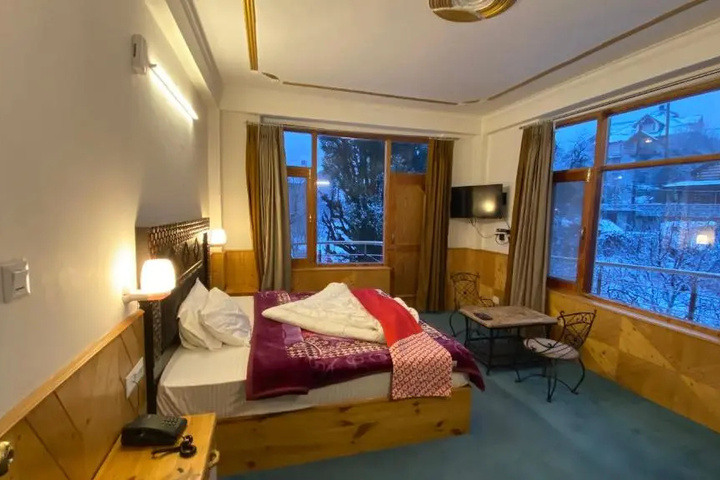 Room 5 of 13