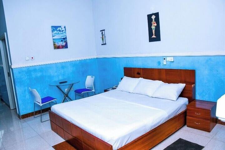 Room 7 of 28
